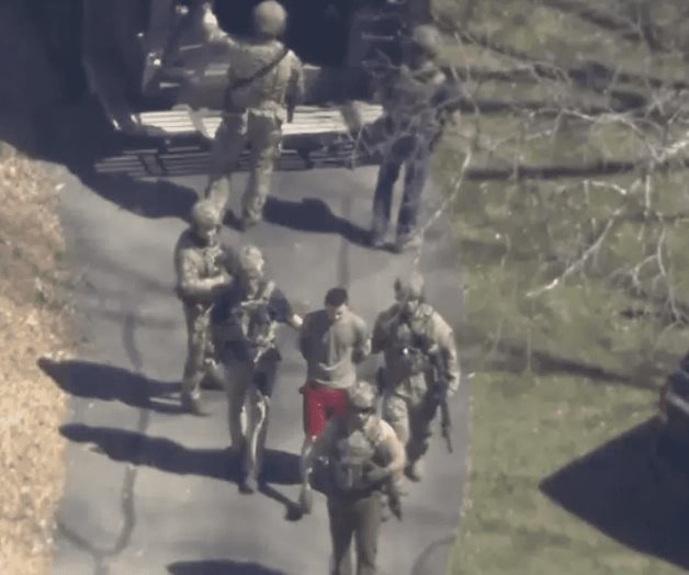 Guardia en el caso de documentos filtrados habló de violencia, aún puede poseer secretos