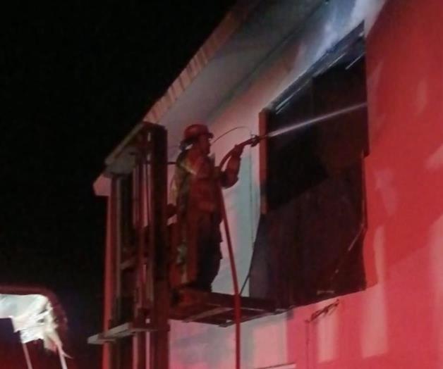 Provoca cortocircuito incendio en vivienda