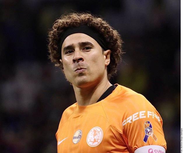 Se enfrenta Memo Ochoa al Chucky Lozano en Italia