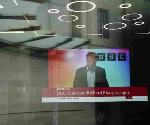 Jefe BBC renuncia por polémica de préstamo a Boris Johnson Jefe BBC renuncia por polémica de préstamo a Boris Johnson