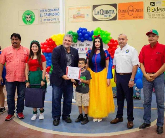 Festejan a los niños de Díaz Ordaz Festejan a los niños de Díaz Ordaz