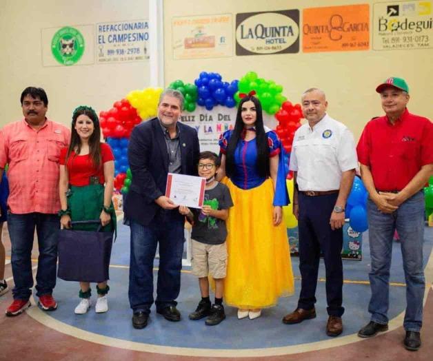 Festejan a niños en Diaz Ordaz