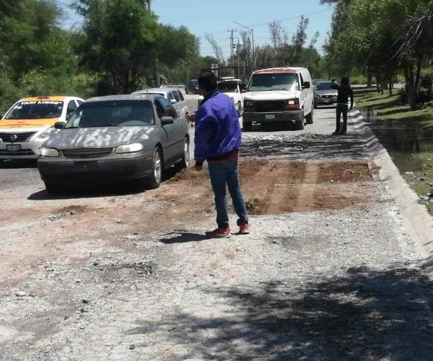 Jóvenes “bachean” destruida avenida