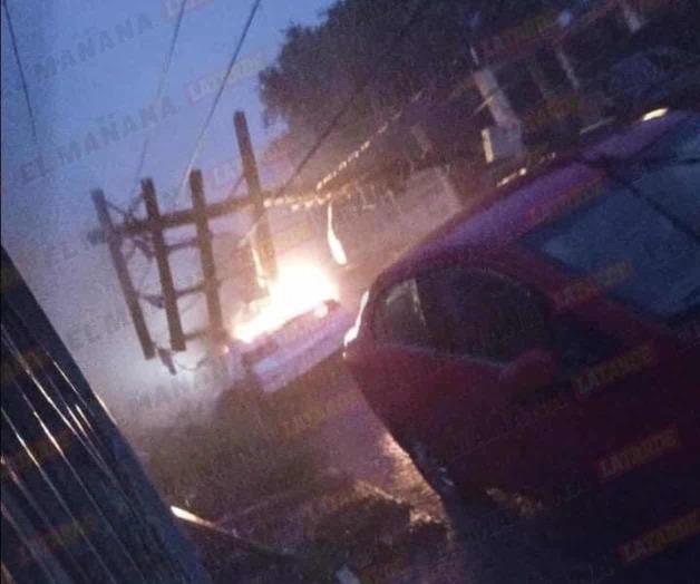 Derriban fuertes vientos techos, árboles y postes Derriban fuertes vientos techos, árboles y postes