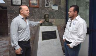 En un cálido recibimiento, el rector de la máxima casa de estudios de Tamaulipas conoció la historia de nuestro fundador.