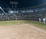 #REYNOSA Llego la luz al estadio Adolfo López Mateos, pero a medias. Segundo juego de beisbol profesional no ha iniciado.