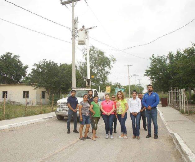 Rehabilitan alumbrado en colonia la Valentina Rehabilitan alumbrado en colonia la Valentina