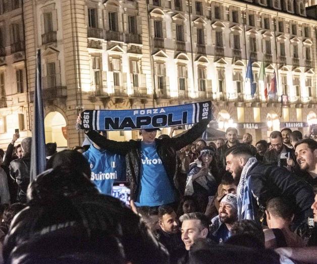Seguidores del Napoli celebran sin causar disturbios