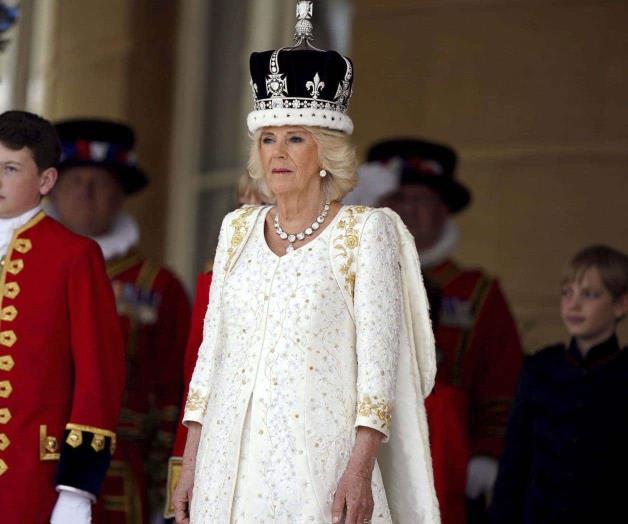 El vestido memorable que lució la reina Camila para la coronación