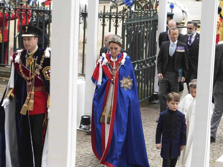 Opaca Kate Middleton a Camila con vestido Alexander McQueen Opaca Kate Middleton a Camila con vestido Alexander McQueen