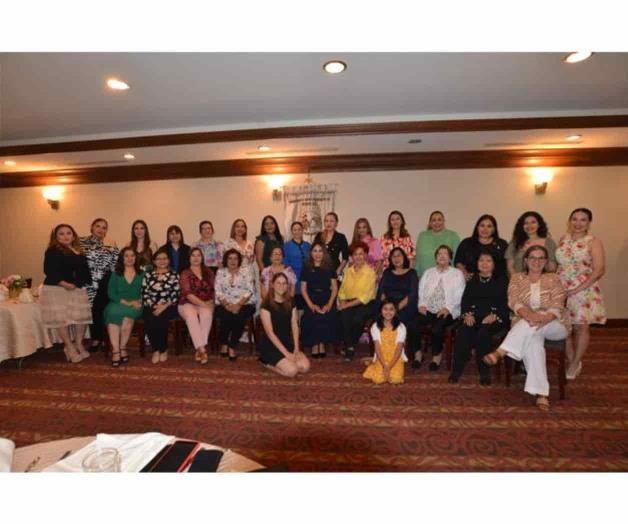 Con mariachi consienten a las mamás