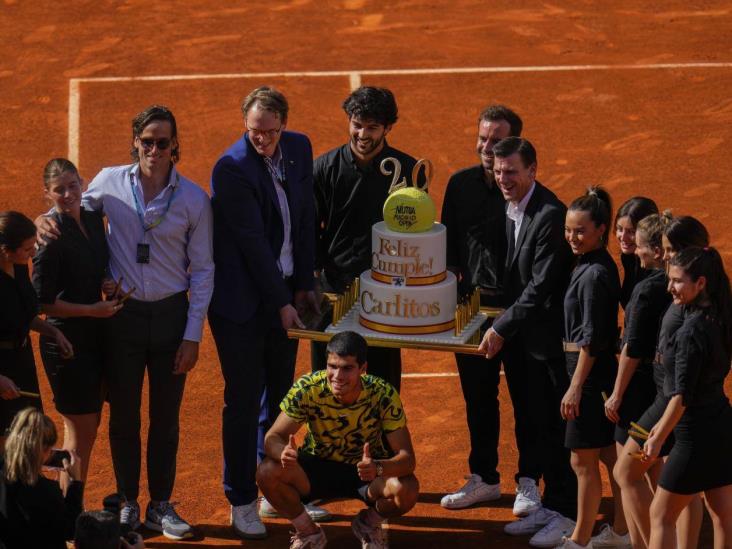 Celebra Alcaraz sus 20 años con una victoria ante Coric en Madrid Celebra Alcaraz sus 20 años con una victoria ante Coric en Madrid