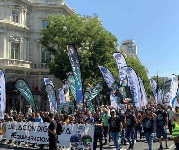 Protestan policías en España por mejores pensiones