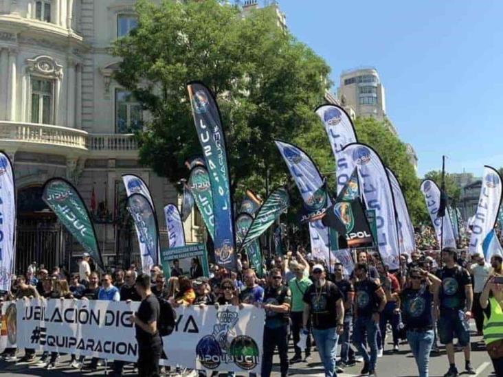Protestan policías en España por mejores pensiones Protestan policías en España por mejores pensiones