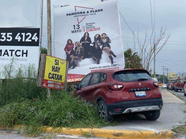 ¡Estuvo a punto de caer al canal! ¡Estuvo a punto de caer al canal!