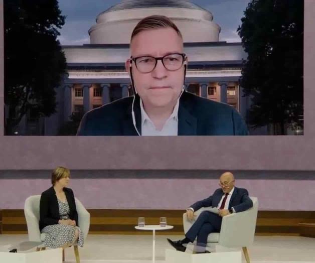 Piden que escuelas incluyan bots e inteligencia artificial 