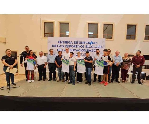 Uniforma alcaldesa a 113 deportistas