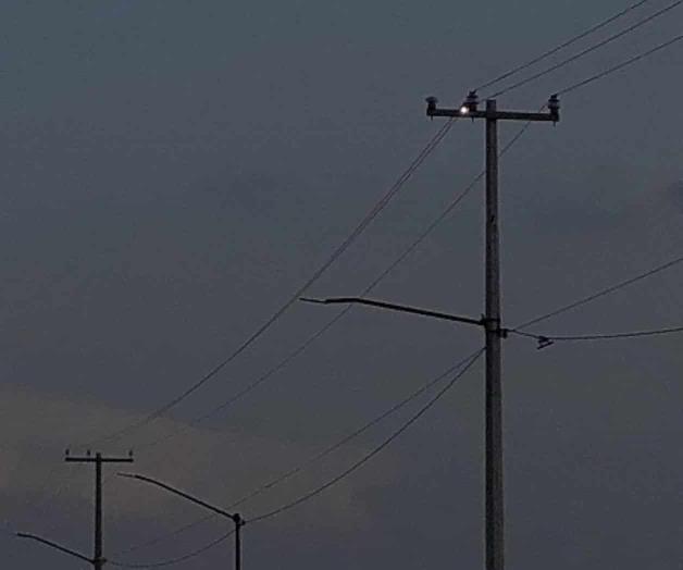 Despiertan familias sin electricidad Despiertan familias sin electricidad