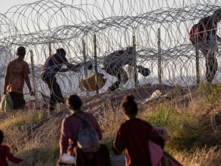 Ken Salazar alerta a migrantes de sanciones por cruce irregular a EU Ken Salazar alerta a migrantes de sanciones por cruce irregular a EU