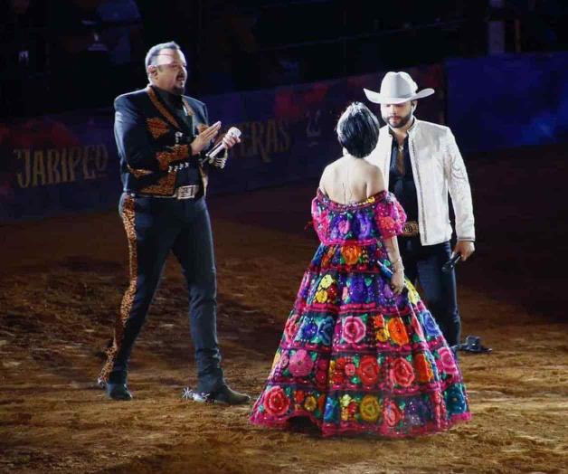 Pepe Aguilar guía a sus hijos, feliz y orgulloso de su dinastía