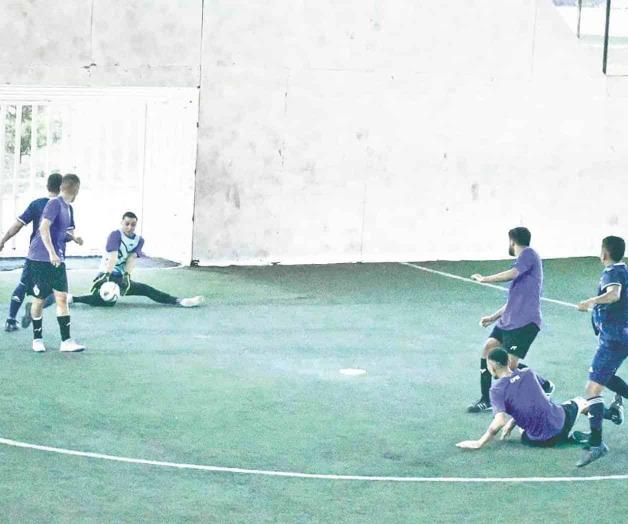 Rueda el balón en la Liga Premier de Futbol Rápido MX