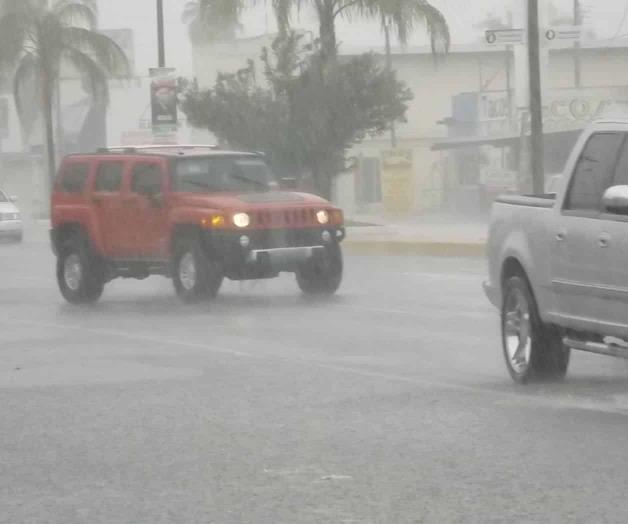 Miguel Alemán; sin luz y sin agua por la fuerte tormenta