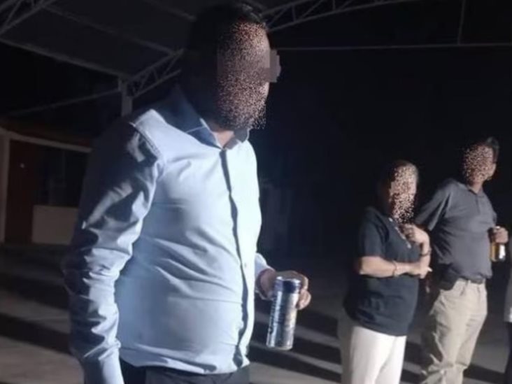 Exhiben a maestros bebiendo cervezas en primaria de Morelia Exhiben a maestros bebiendo cervezas en primaria de Morelia