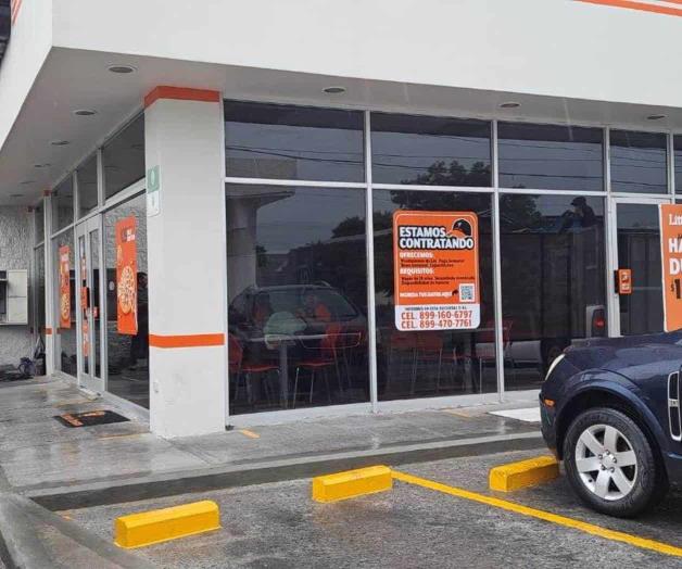 Trabajan a oscuras; negocios no tienen energía eléctrica Trabajan a oscuras; negocios no tienen energía eléctrica