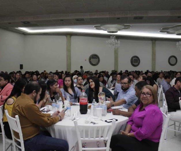 Celebra municipio a maestros