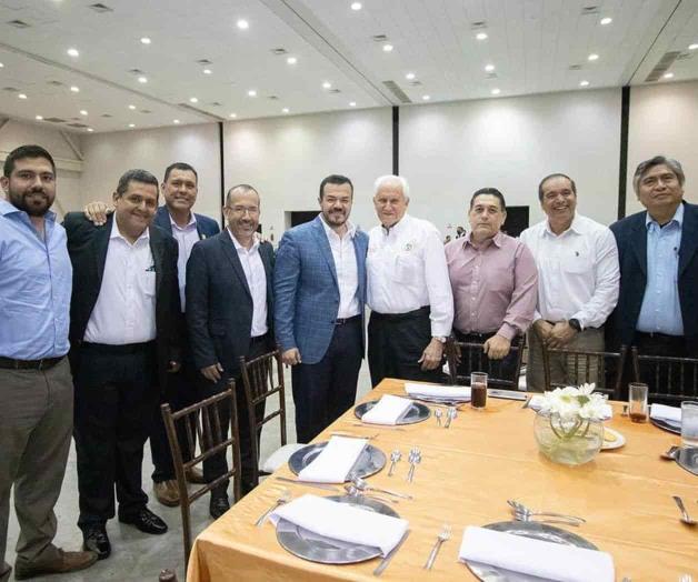 Encabeza el Rector  festejos a maestros