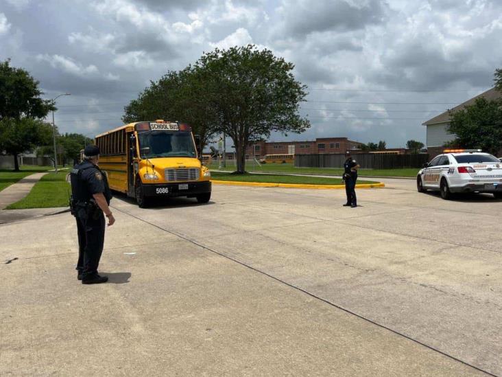 Evacuan escuela por paquete sospechoso Evacuan escuela por paquete sospechoso