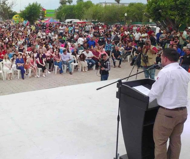 Rinden un merecido homenaje a madres