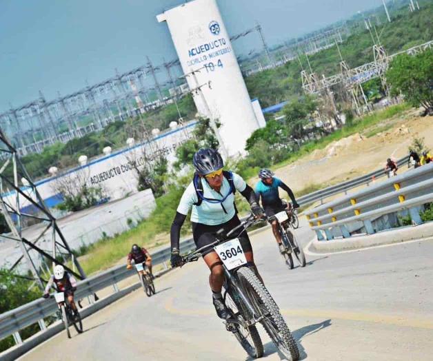 Acaricia el podio Itzel Barra Acaricia el podio Itzel Barra