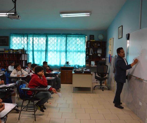 Agrada a docentes anuncio de aumento salarial de 8.2%