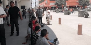 #REYNOSA Trabajadores del SIAMARM mantienen una presencia en Palacio Municipal.