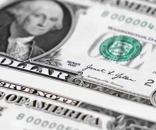 Sube dólar a $18.14; el peso cede ante anuncio de Banxico 