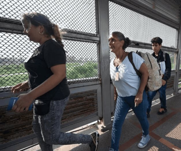 Bajan 70% los cruces de migrantes en EU tras el fin del Título 42 Bajan 70% los cruces de migrantes en EU tras el fin del Título 42
