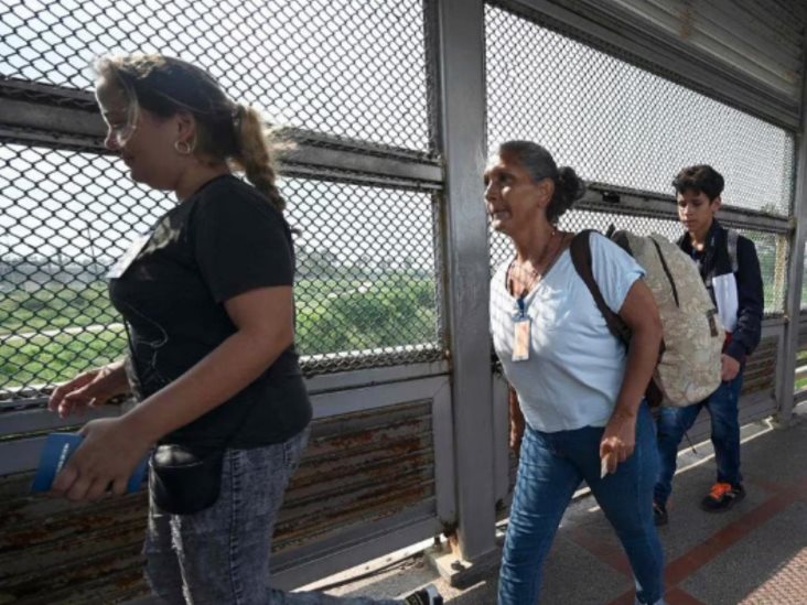 Bajan 70% los cruces de migrantes en EU tras el fin del Título 42 Bajan 70% los cruces de migrantes en EU tras el fin del Título 42