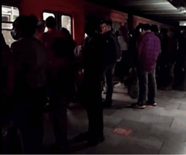 Suspenden servicio por falla eléctrica en Línea B del Metro