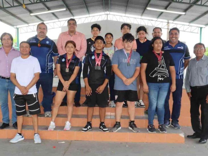 Destacan jóvenes en juegos deportivos Destacan jóvenes en juegos deportivos