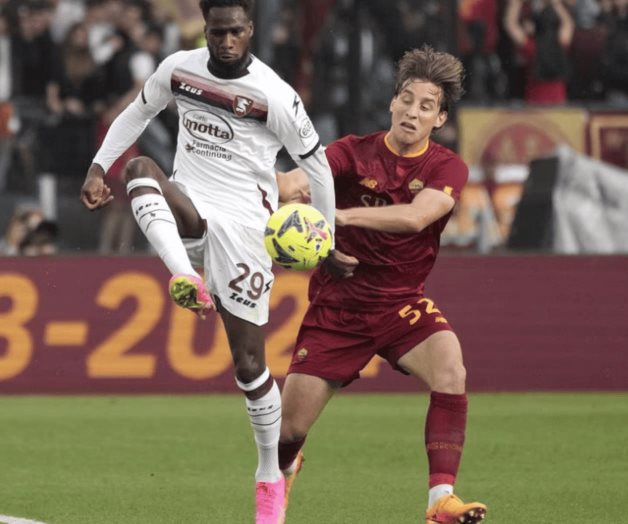 Salernitana empat&oacute; con la Roma y celebra su permanencia en Serie A