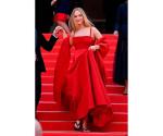 Jennifer Lawrence de gala y en ¡chanclas!