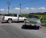 Se impacta mujer contra Silverado