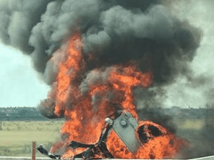Se incendia vehículo y muere el conductor Se incendia vehículo y muere el conductor