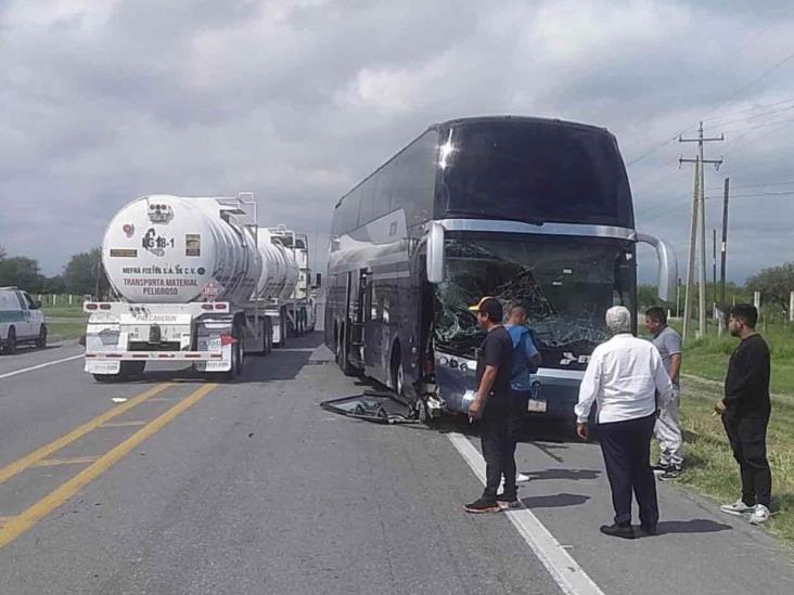 Fuerte choque en la carretera Fuerte choque en la carretera