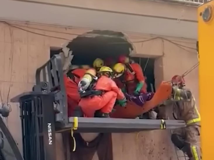 Rescatan a hombre de 250 kilos de peso Rescatan a hombre de 250 kilos de peso