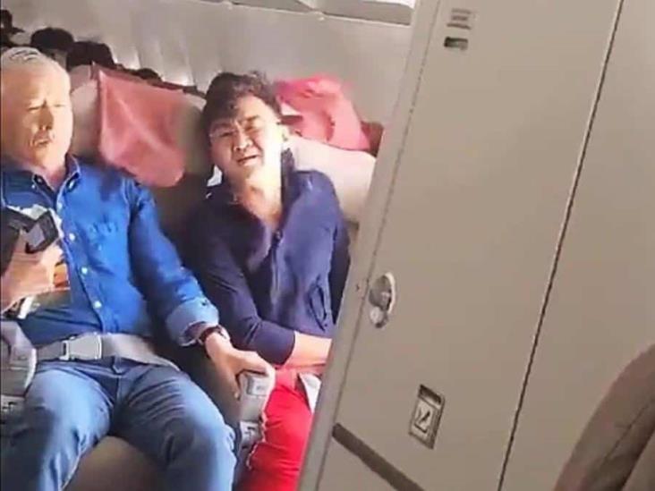 (VIDEO) Hombre que abrió salida de emergencia durante vuelo dijo que quería bajarse rápido (VIDEO) Hombre que abrió salida de emergencia durante vuelo dijo que quería bajarse rápido