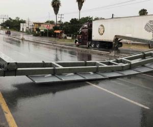 Cae estructura en Libramiento Monterrey-Reynosa