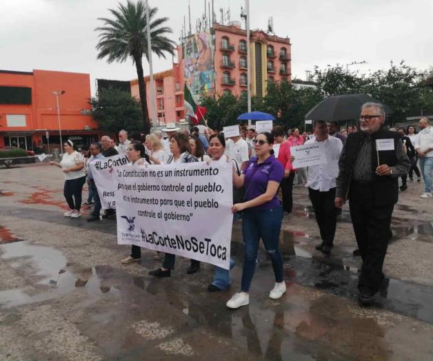 Protestan ciudadanos en defensa de la SCJN