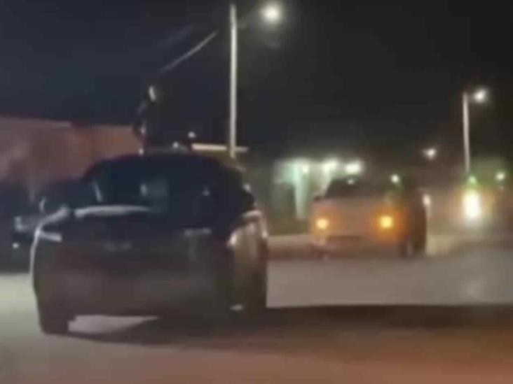 Reportan convoy de camionetas con hombres armados Reportan convoy de camionetas con hombres armados